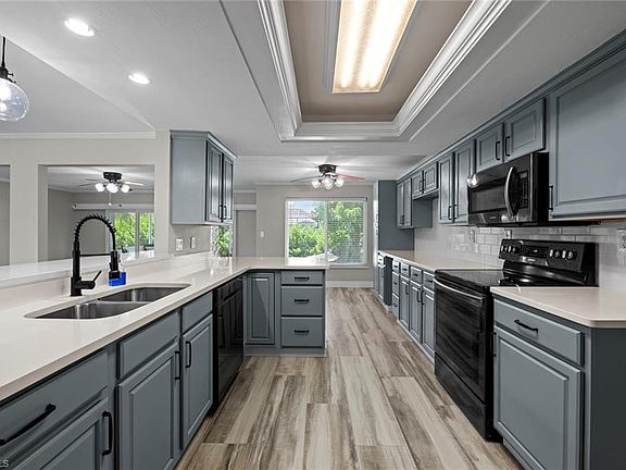 3rd image of 1701 Saint Clair AVE E
