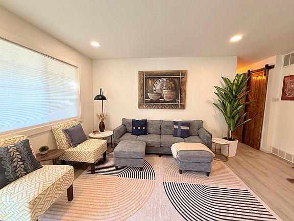 2nd image of 1435 Marion St #2