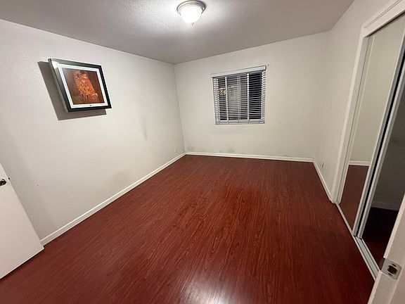 4th image of 42658 Newport Dr