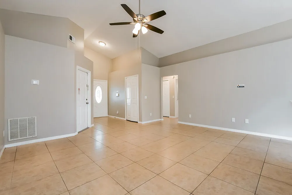 3 bed, 2.0 bath, 1284 sqft, $2,275 — Photo 4
