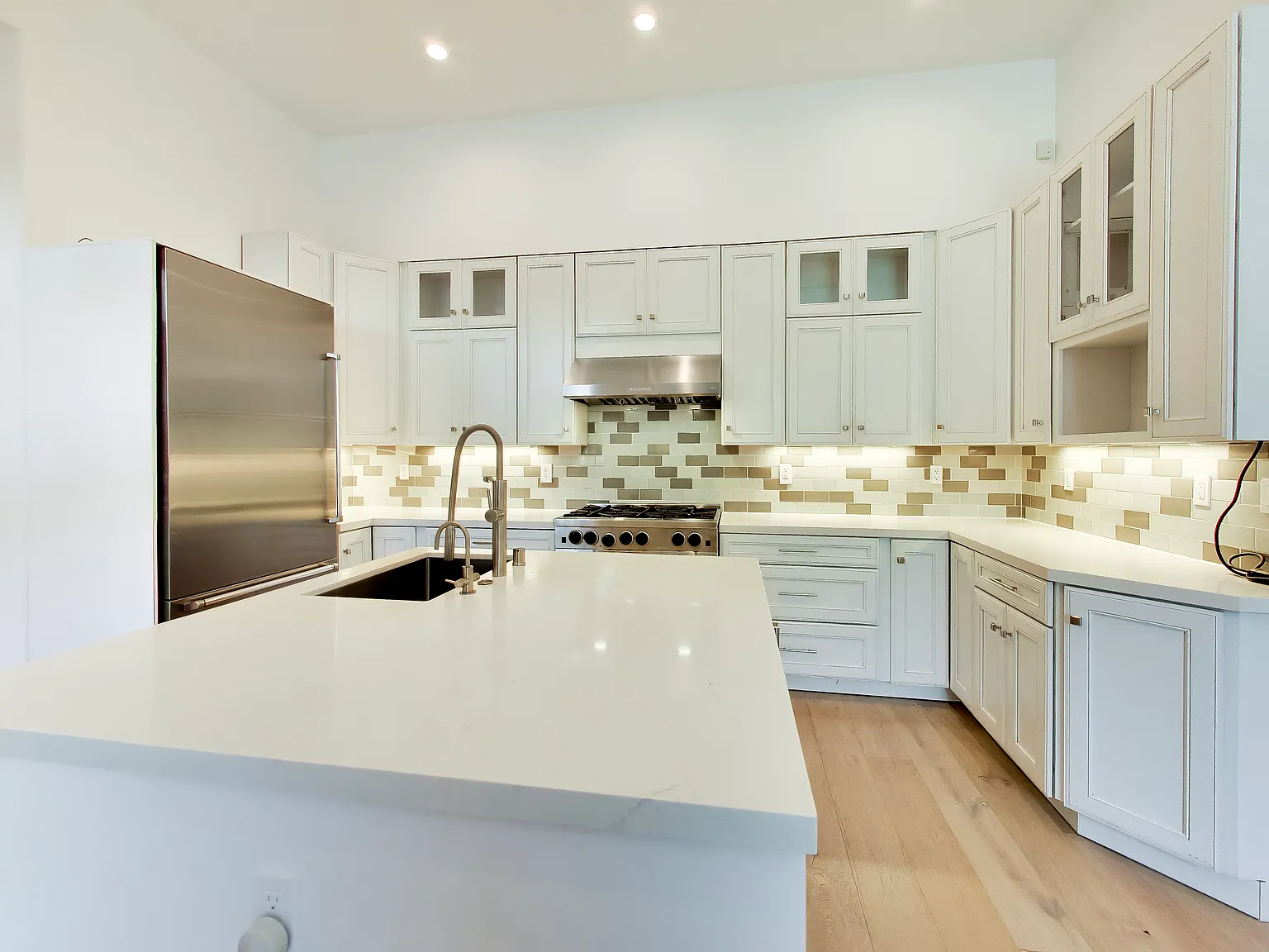 2 bed, 1490 sqft, $8,750 — Photo 3