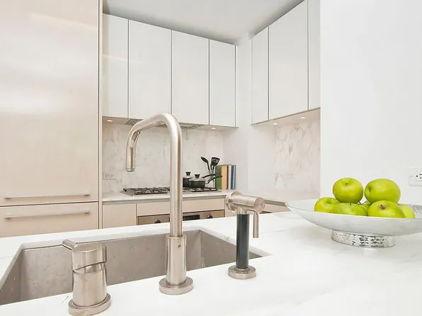 322 West 57th Street image 3 of 7