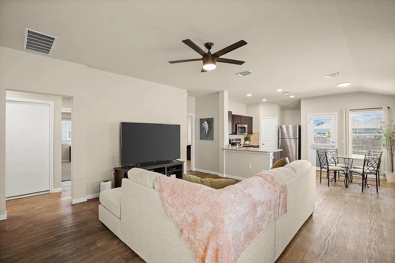 3 bed, 1475 sqft, $2,099 — Photo 3