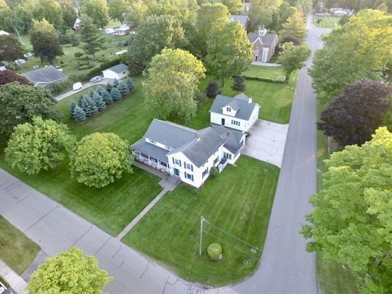 1st image of 104 S Lake St