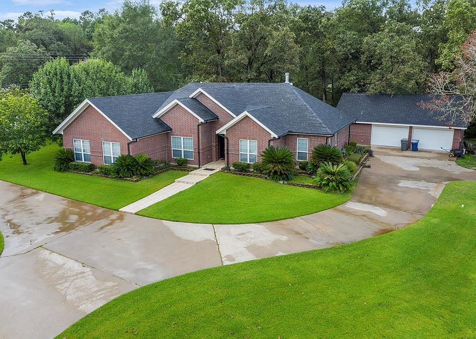 1st image of 101 Castle Court Dr