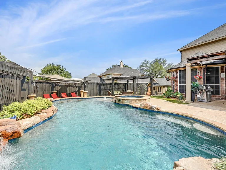 4325 Angelina Dr — Photo 37