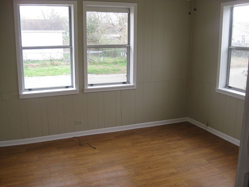 2nd image of 912 13th St