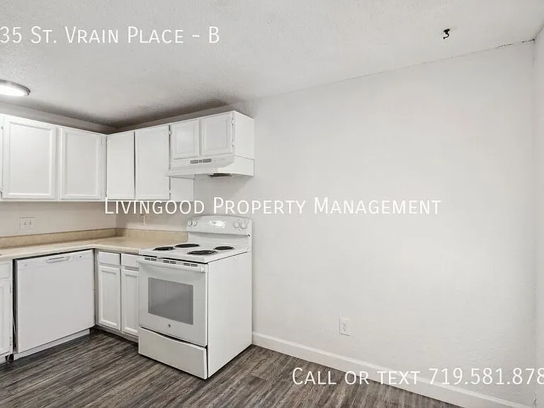 435 Saint Vrain Pl #B — Photo 3