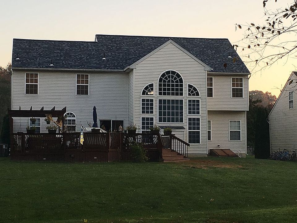 2nd image of 204 Keller Beyer Rd