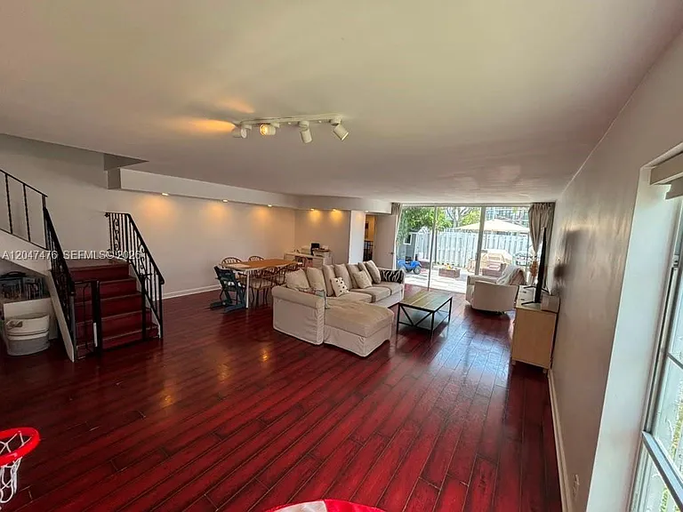 926 NE 27th Ave #926 — Photo 3