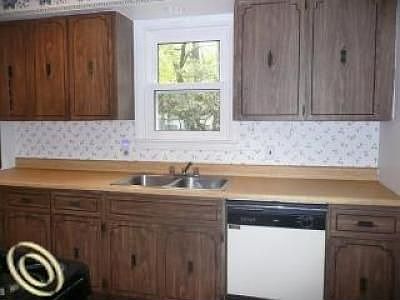 5th image of 958 Ross St
