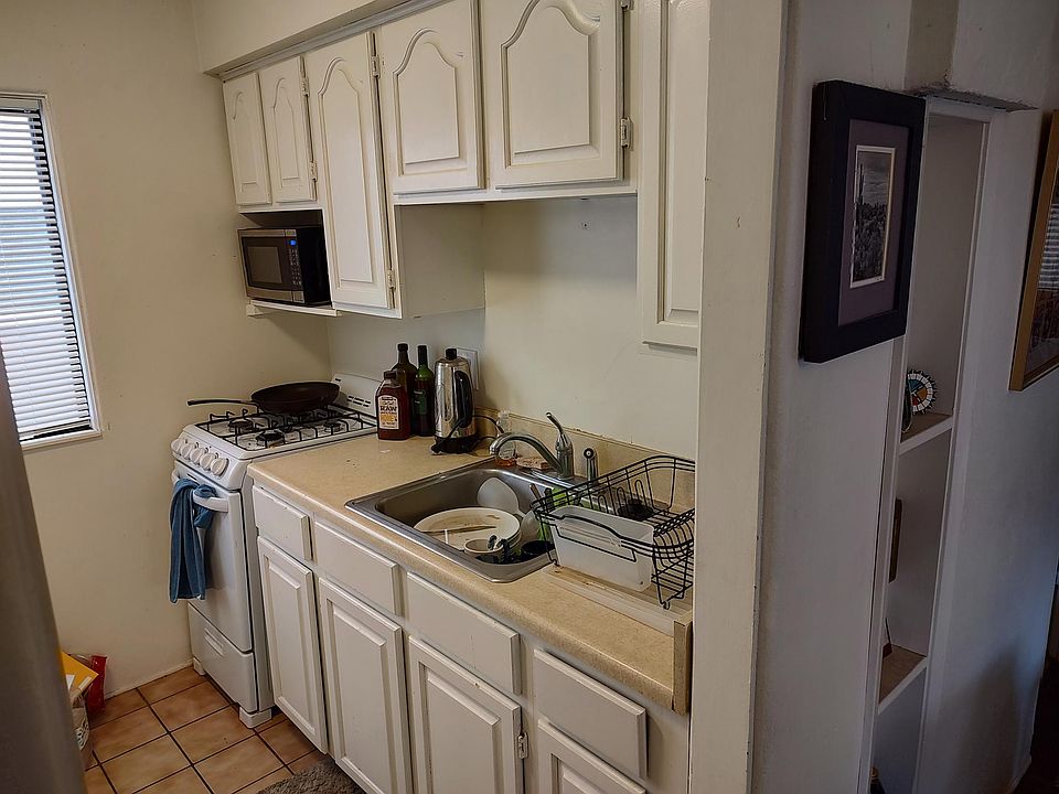 Roomy kitchen with lots of cabinet storage space