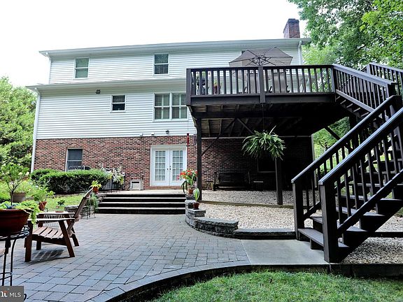 3rd image of 1021 Suffolk Dr