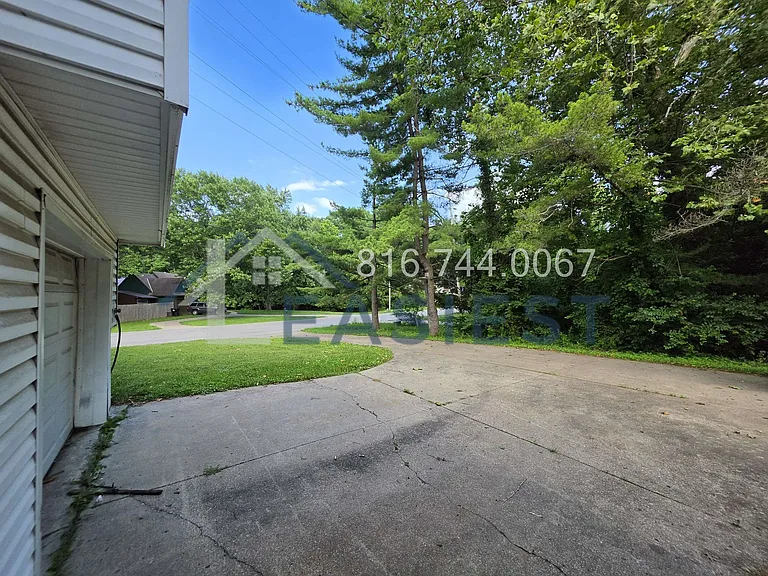 11335 E 72nd St — Photo 22