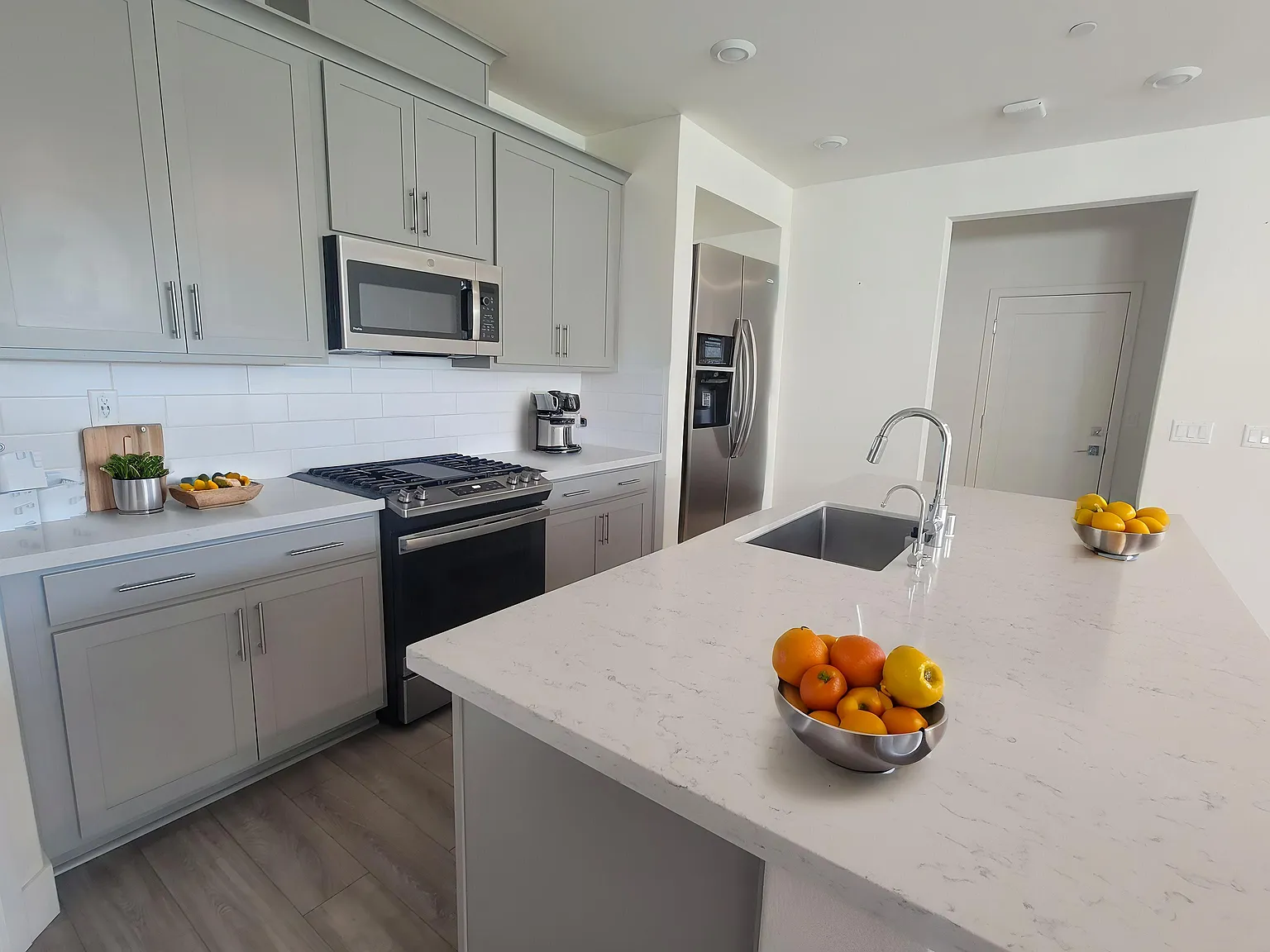 4 bed, 2278 sqft, $3,200 — Photo 4