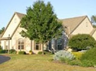 125 Steeple Pointe Ct, Delafield, WI 53018