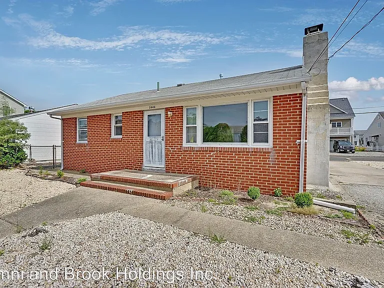3446 Bergen Ave — Photo 1