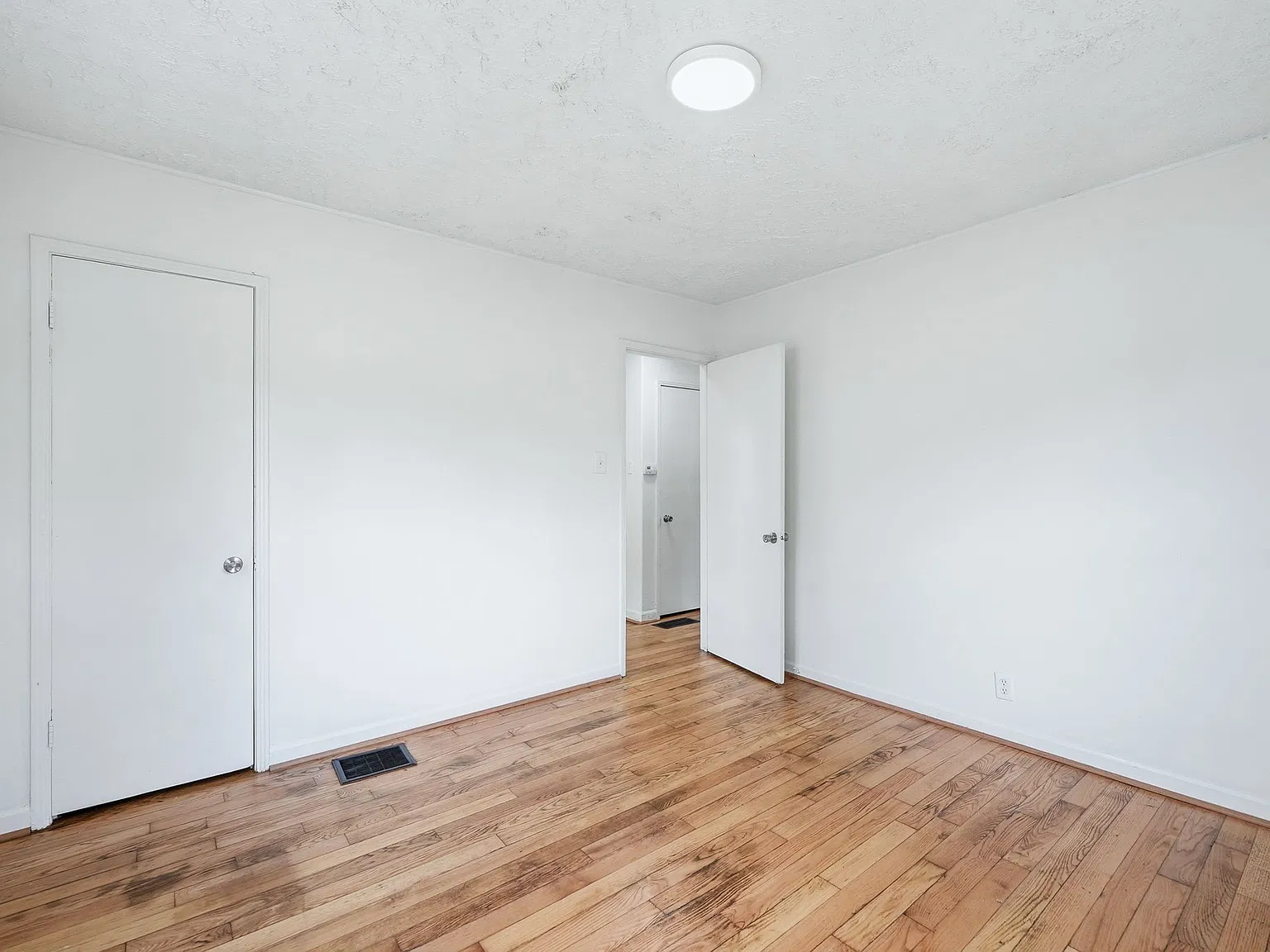3 bed, 1080 sqft, $1,375 — Photo 4