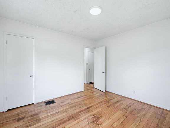 4th image of 4705 E 35th St