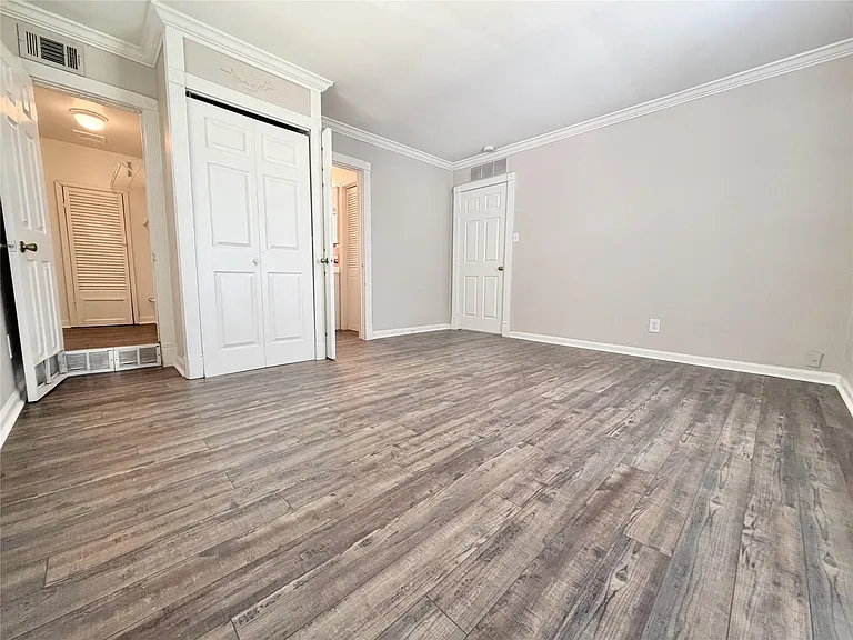 218 W 15th St #L — Photo 16