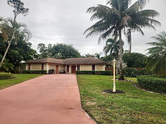 2nd image of 5940 Piney Ct