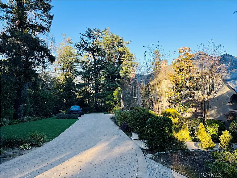 4110 Woodleigh Ln — Photo 3