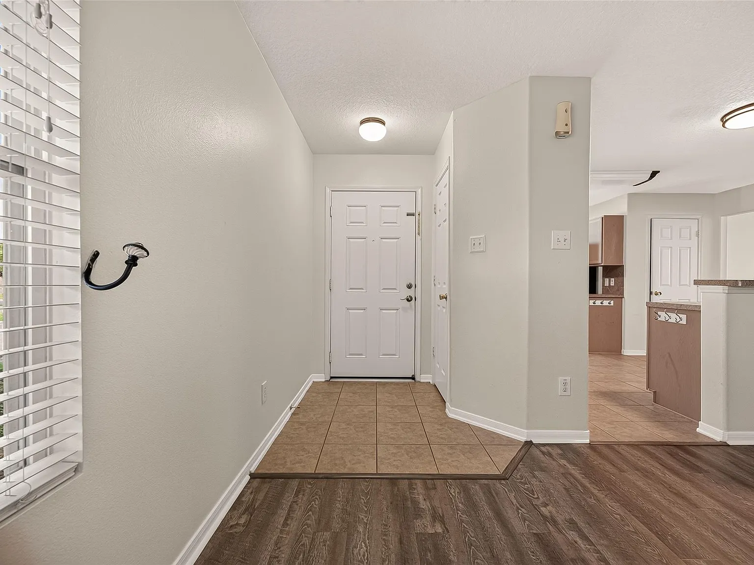 3 bed, 2.0 bath, 1760 sqft, $1,850 — Photo 3