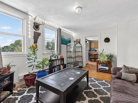 4th image of 62 Ash St
