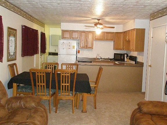 3rd image of 102 N Hillcrest Dr