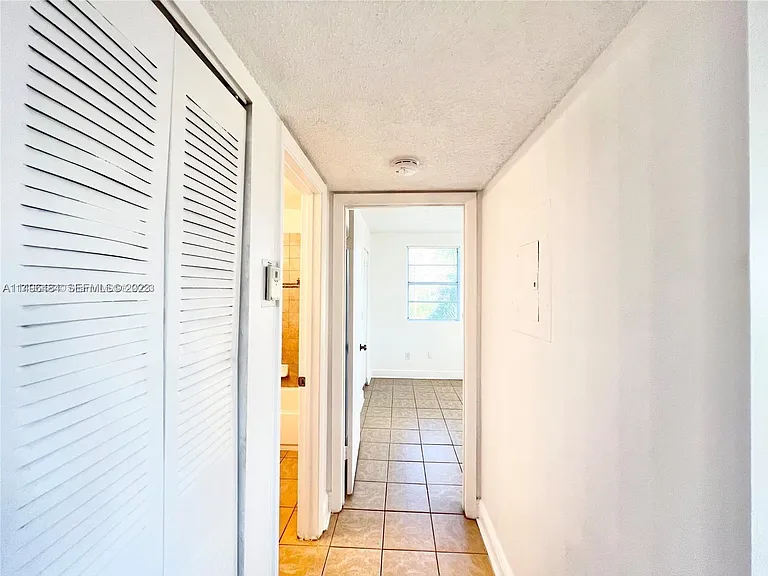1227 SW 46th Ave #304 — Photo 10