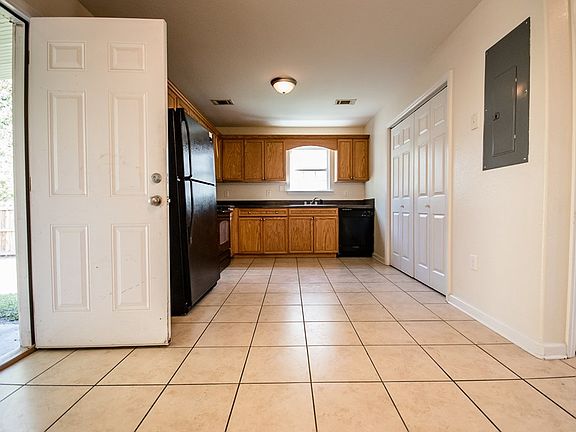 5th image of 1712 Almond Tree Pl