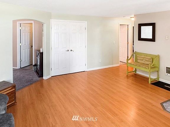 4th image of 146 Westminster Dr