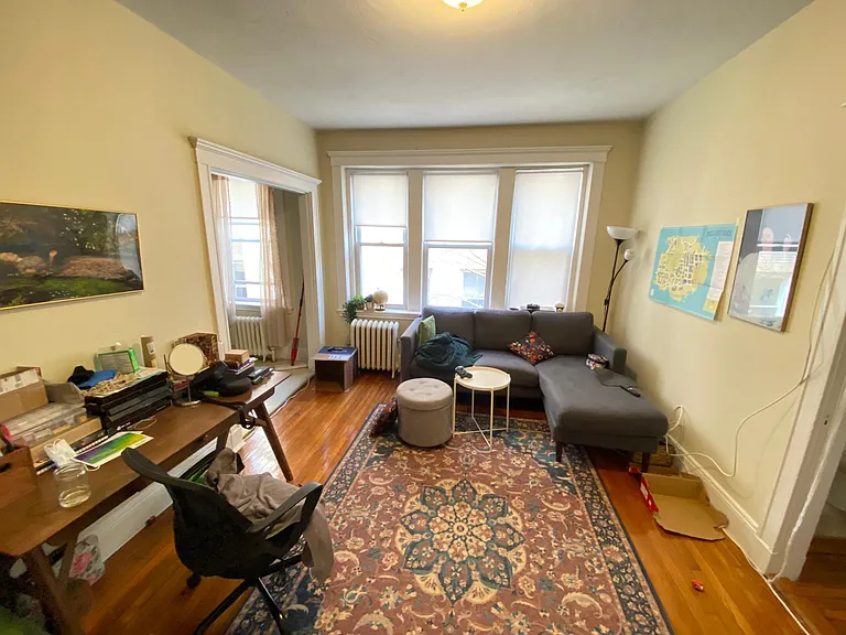 61 Woodstock Ave — Photo 4
