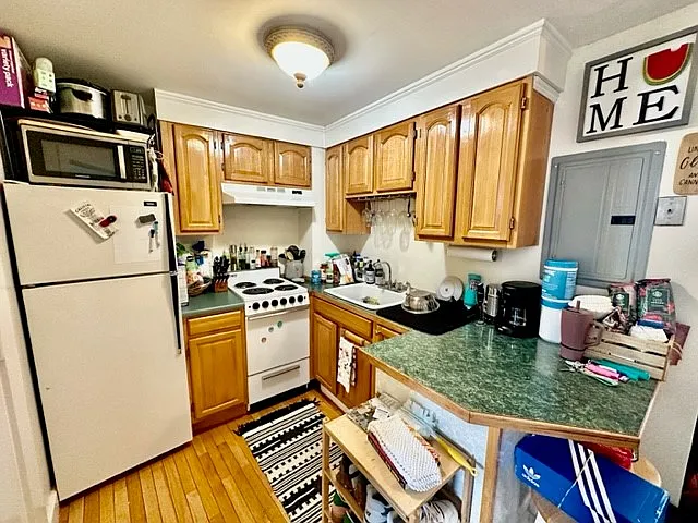 472 Commercial St #4 — Photo 2