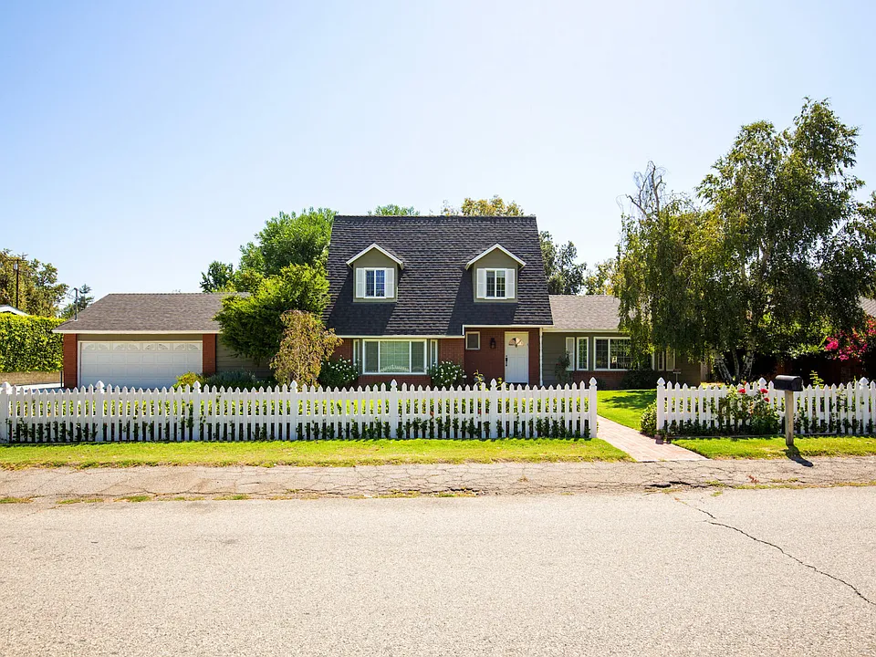 5646 Woodlake Ave