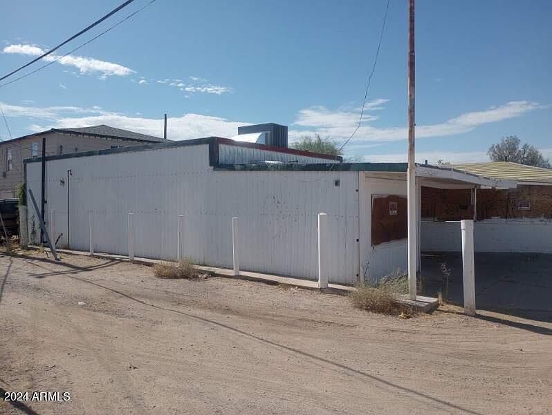 2nd image of 462 W HESS Avenue