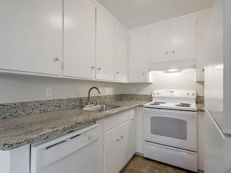 1450 San Antonio Ave #6 — Photo 7