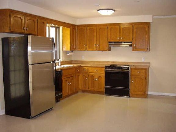 4th image of 225 Downeymeade Dr