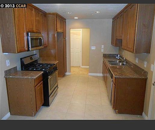 3rd image of 1005 E 13th St