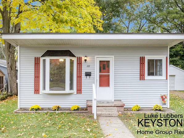 111 Prospect Ave, Plainwell, MI 49080