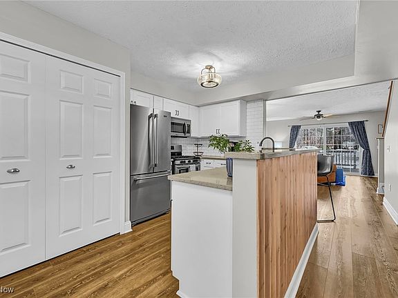 3rd image of 6715 N Ivy Ln