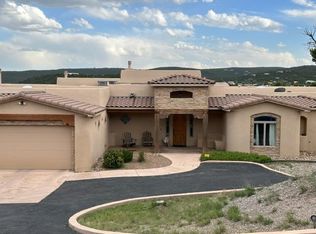 10 Pinon Ridge Rd, Tijeras, NM 87059
