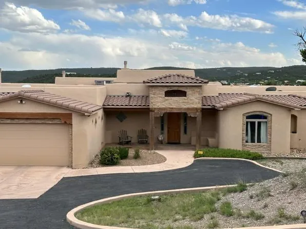 10 Pinon Ridge Rd, Tijeras, NM 87059