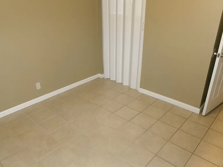 570 Gilbert Ave #1-3 — Photo 11