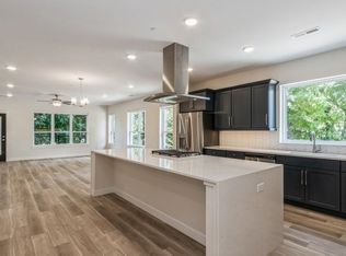 1953 1st Ave SE #201, Cedar Rapids, IA 52403