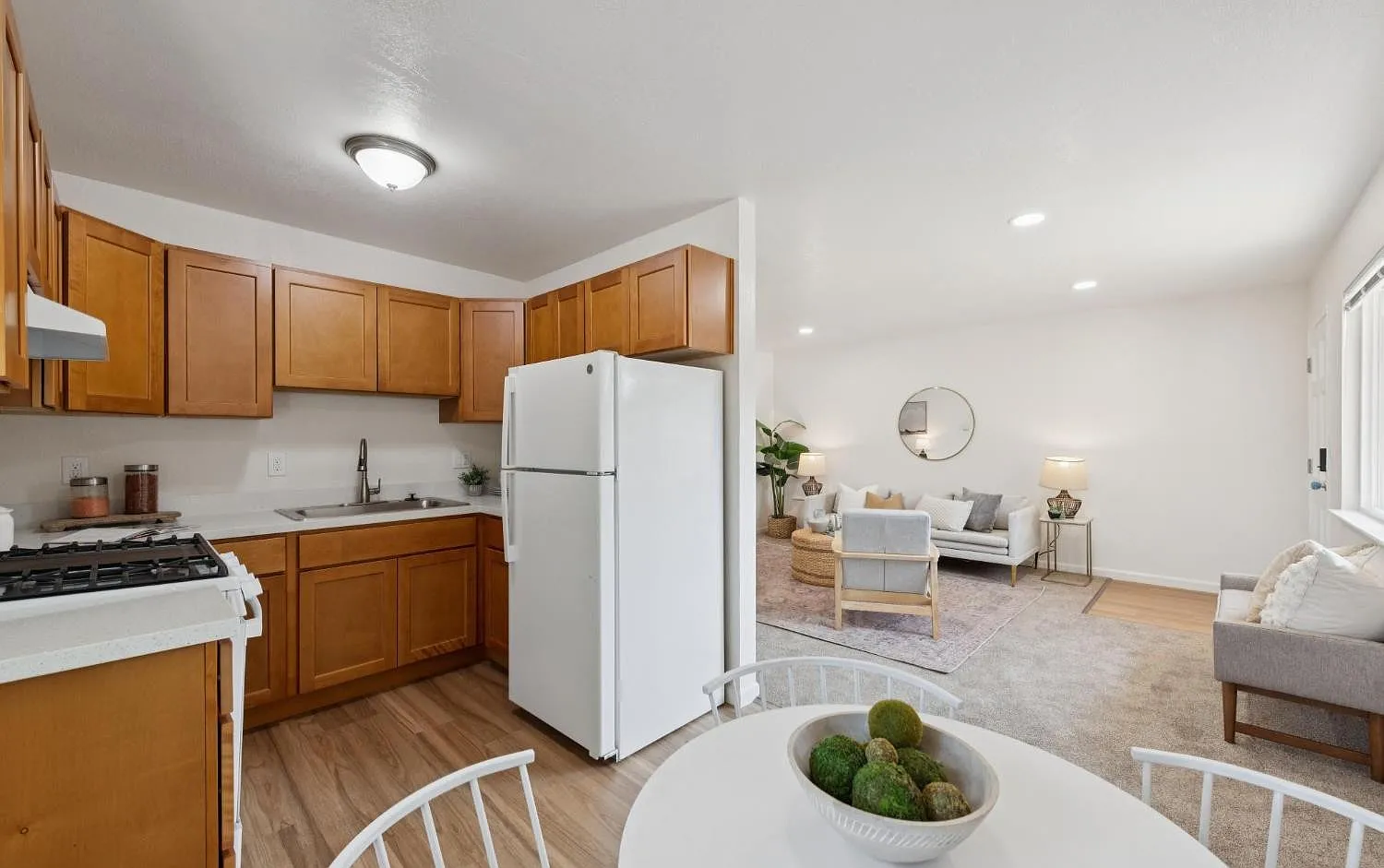 2 bed, 745 sqft, $2,800 — Photo 2