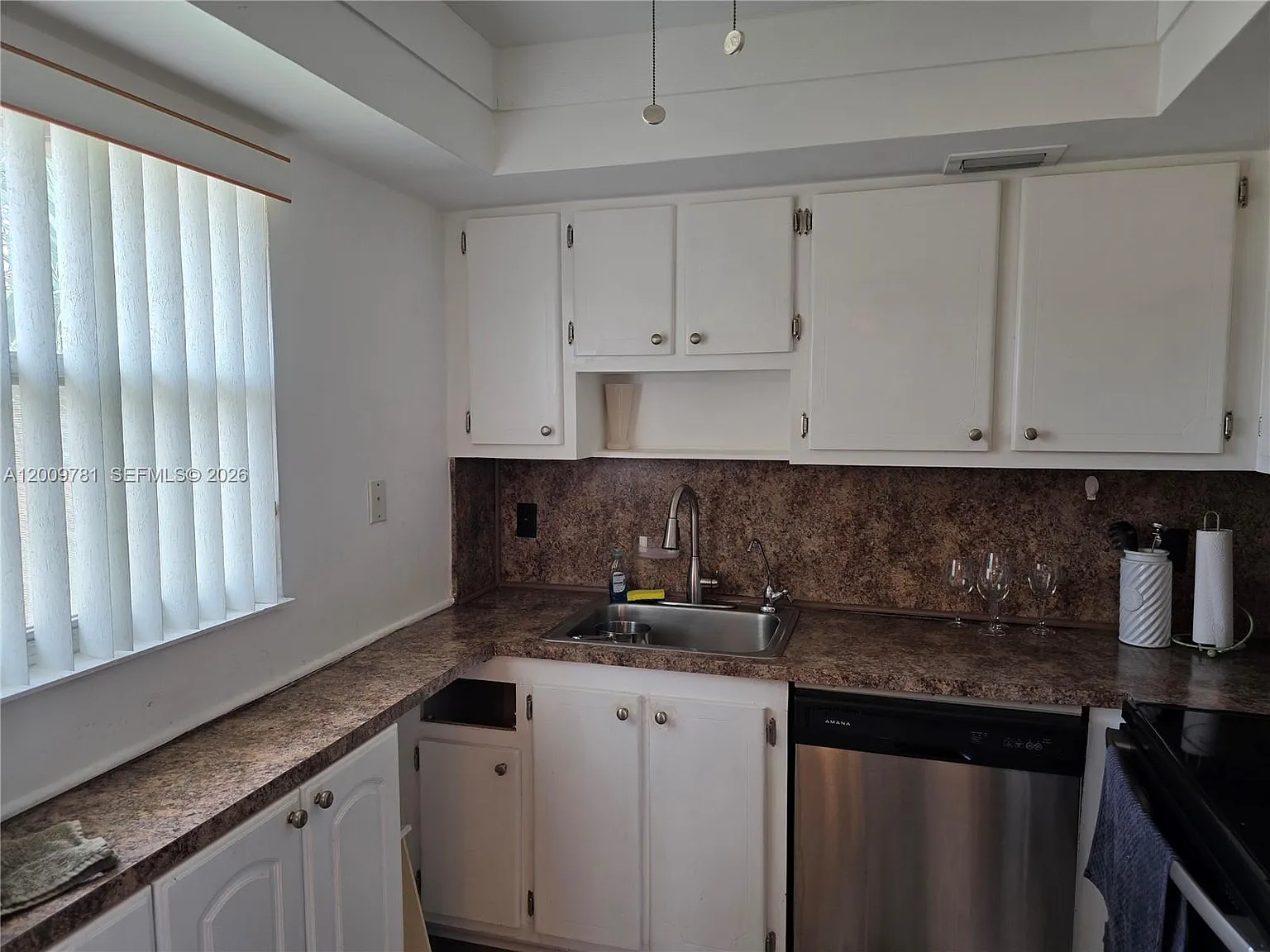 Kings Point Saxony Condos — Photo 1