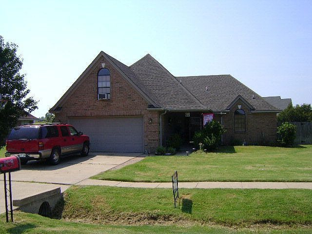 1st image of 630 White Oak Dr
