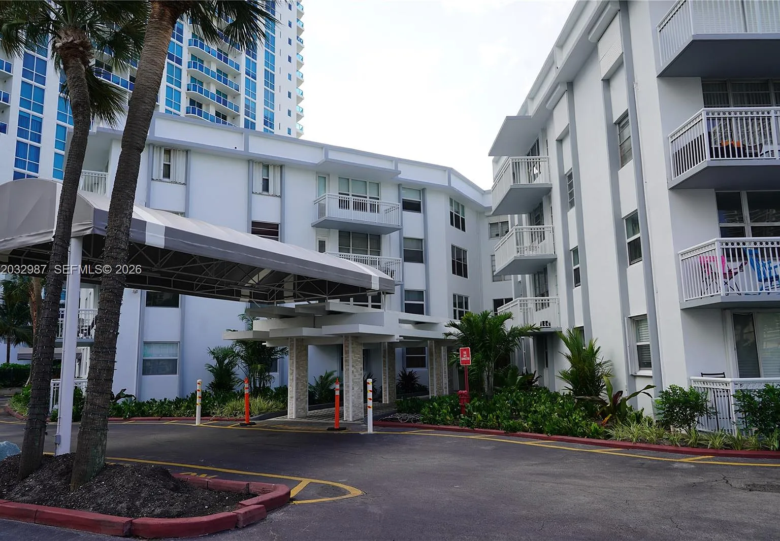 Chelsea Bayview Condo — Photo 4