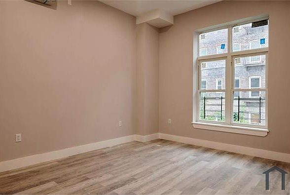 2nd image of 1825 Anthony Ave #1R